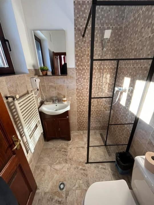Cabana Izvoarele Doftanei Trăisteni Exteriör bild
